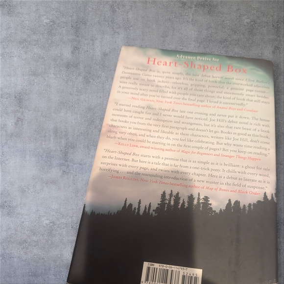 Heart-Shaped Box First Edition Hardcover Book - Picture 3 of 5